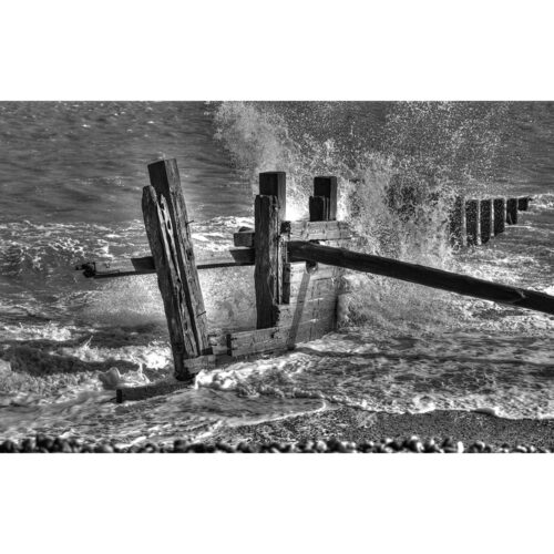 CRASHING WAVE AGAINST THE GROYNE